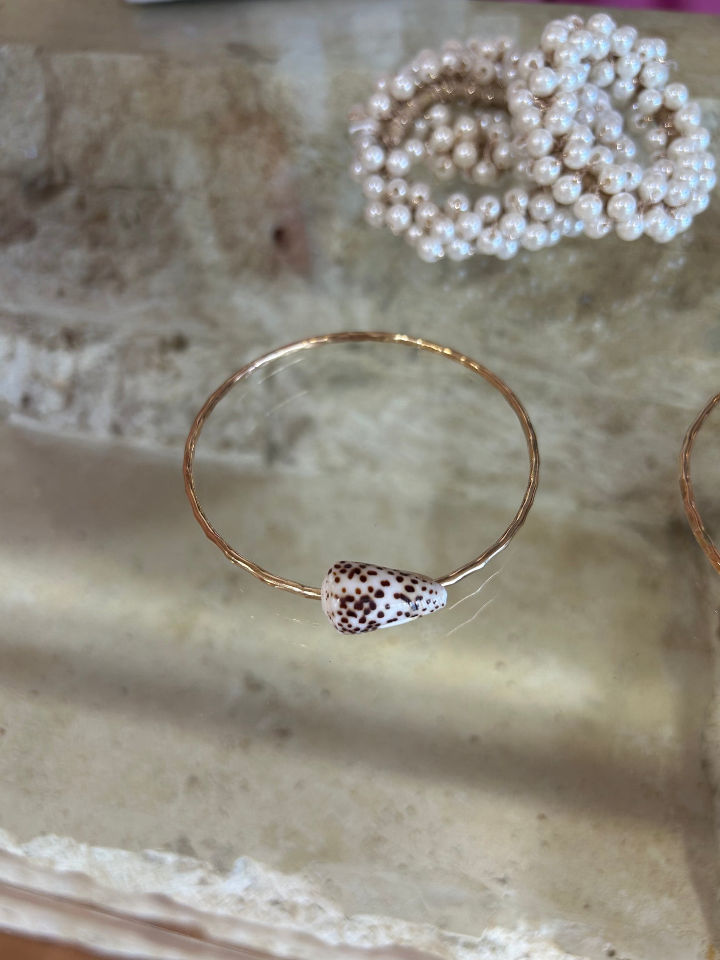 Hawaiian shell Gold Bangle