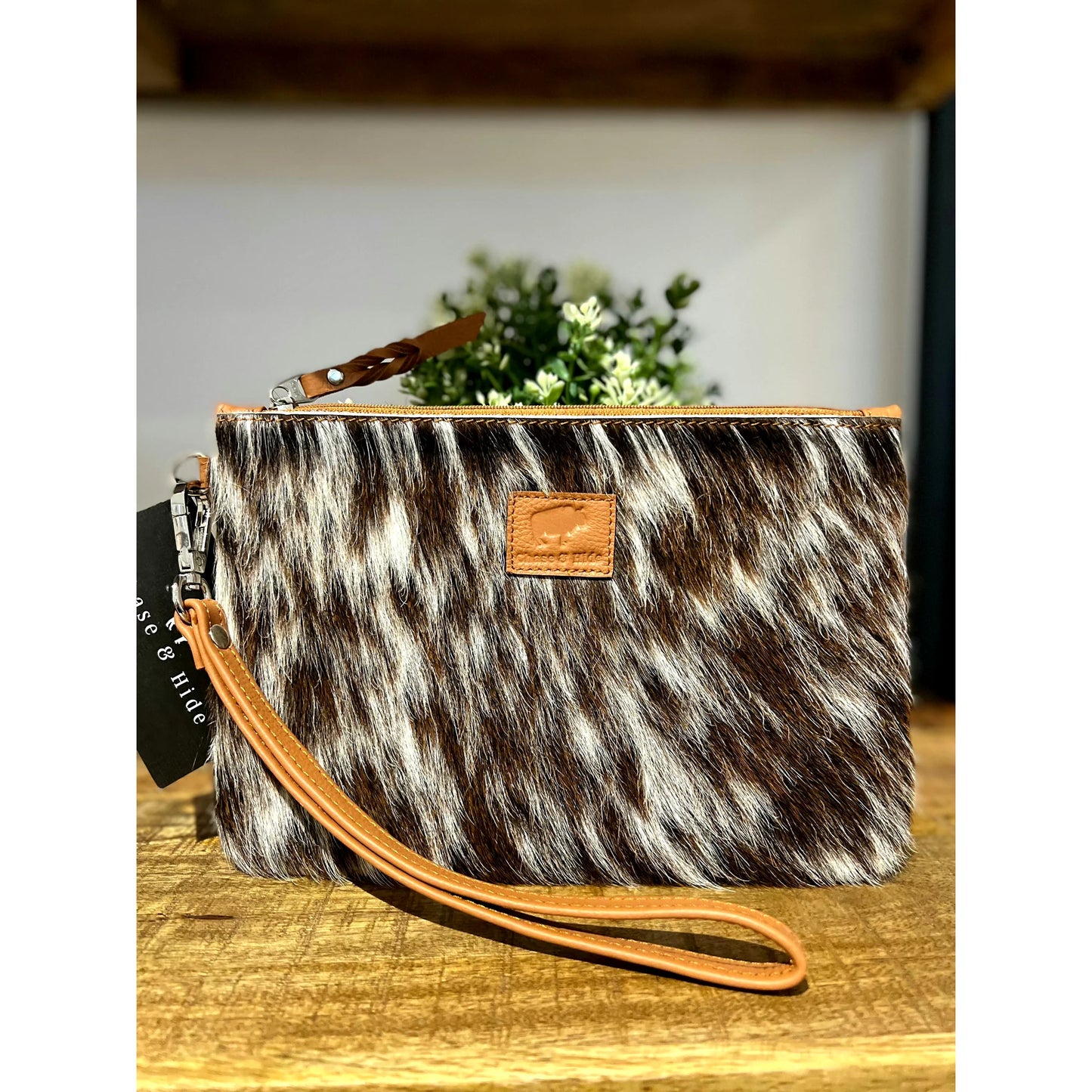 LARGE HIDE CLUTCH